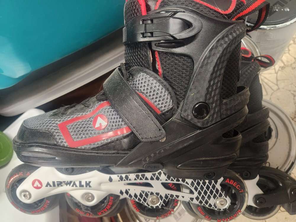 Airwalk adjustible rollerblades