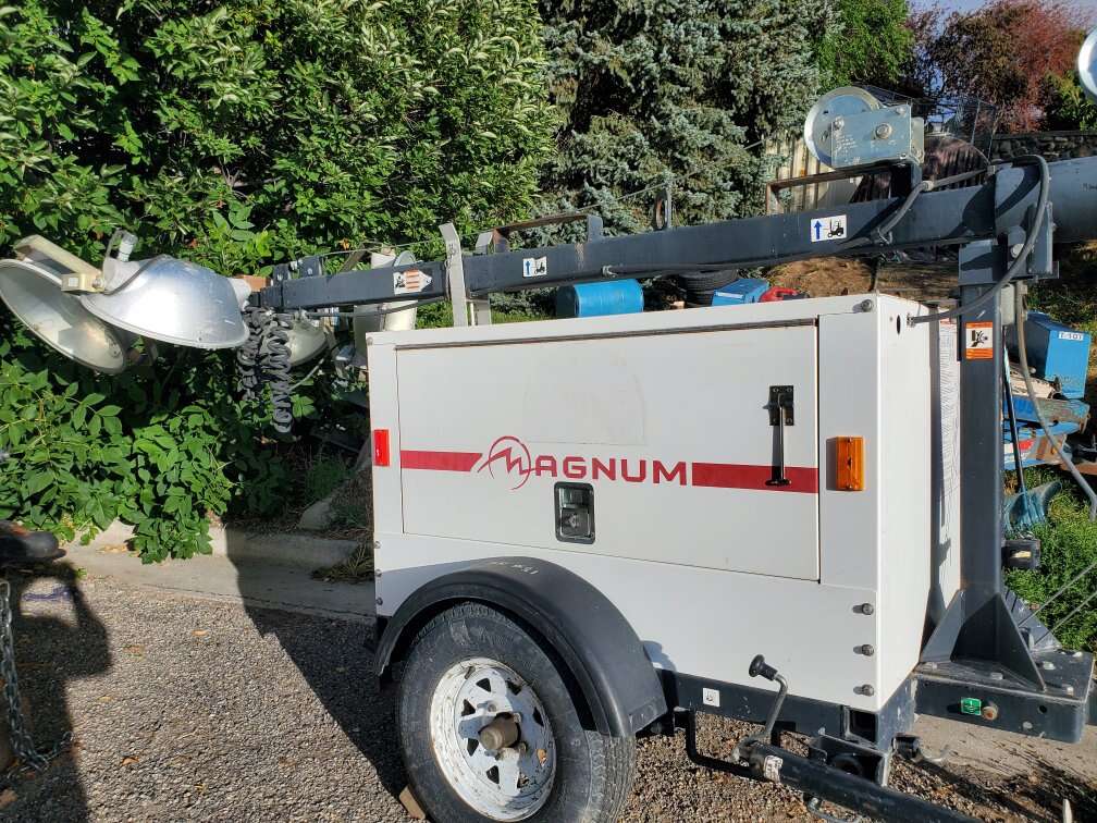 MAGNUM MLT306 kw Light Tower and Generator