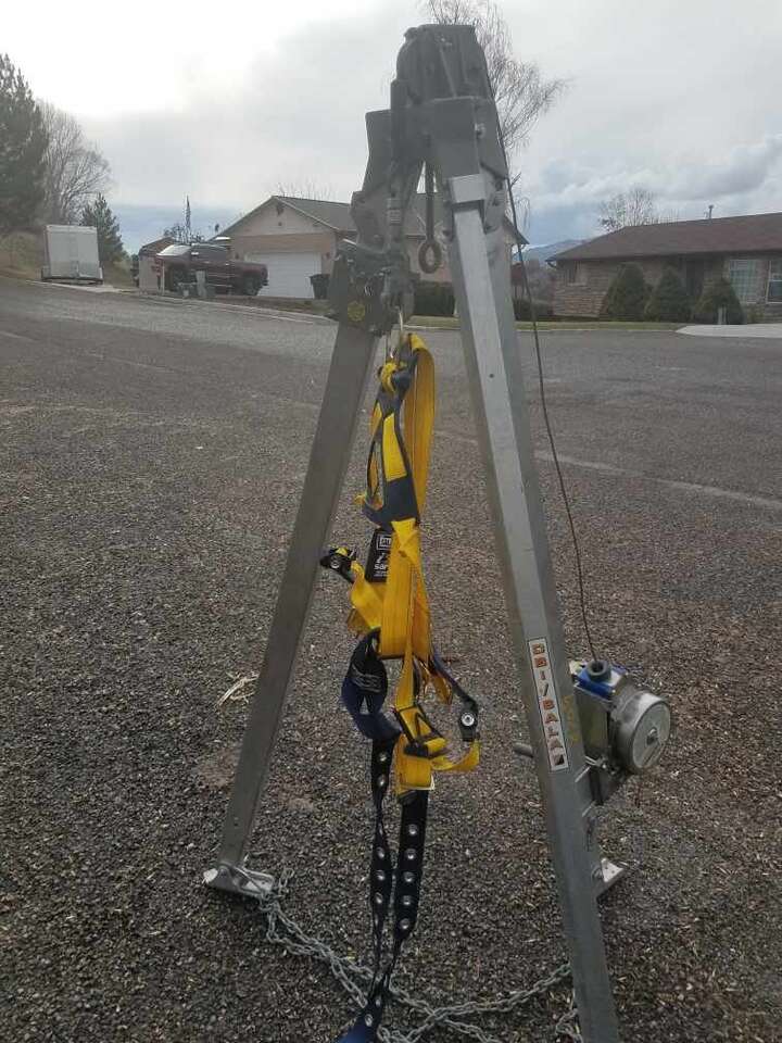 DBI SALA 7' TRIPOD, SALALIFT II Winch w/ 60' Steel