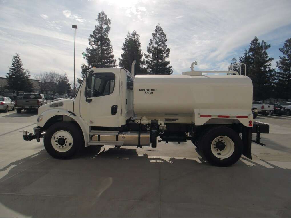 2K FREIGHTLINER WATER TRUCK