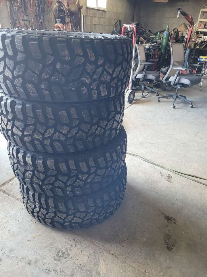 35X12.50R20 Auto Parts and Accessories