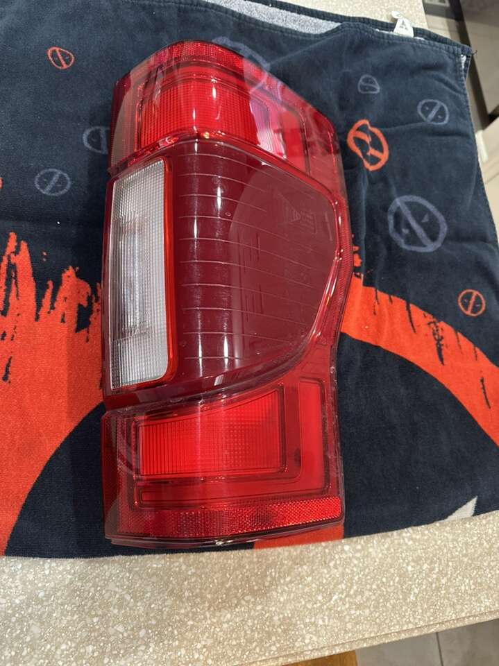 2020-22 F250/F350 Super Duty Passenger Tail Light