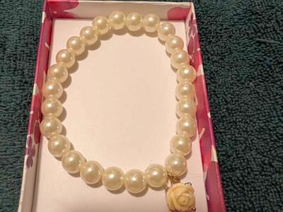 Avon Ladies bracelet, brand new in the box