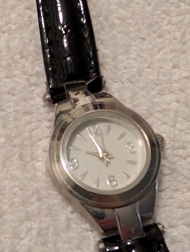 Ladies watch with brand new battery with Japanese Movement working great