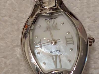 Ladies watch with Japanese Movement brand new battery in it