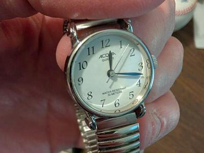 Aqua Ladies vintage watch 30m water resistant with brand new battery