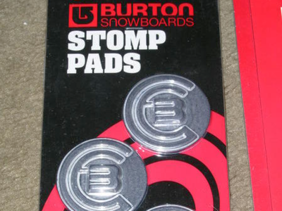 new Burton CUSTOM SNOWBOARD stomp pad that has 3pc ALUMINUM STOMP