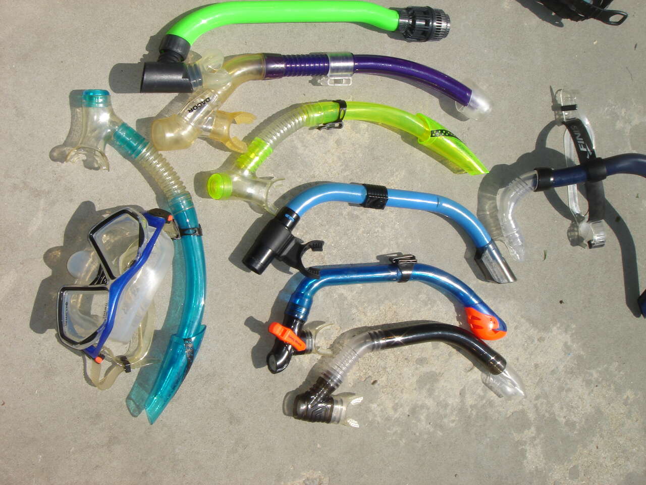 BIN FULL OF SUCBA DIVING  MASK AND SNORKLE  TEMPERED GLASS