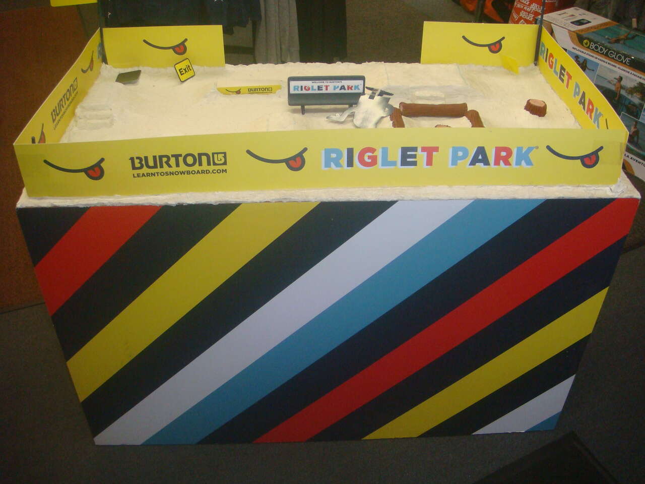 FINGER BOARD SNOWBOARD PARK BURTON RIGLET PARK, RARE ONE OF A KIND fingerboard park