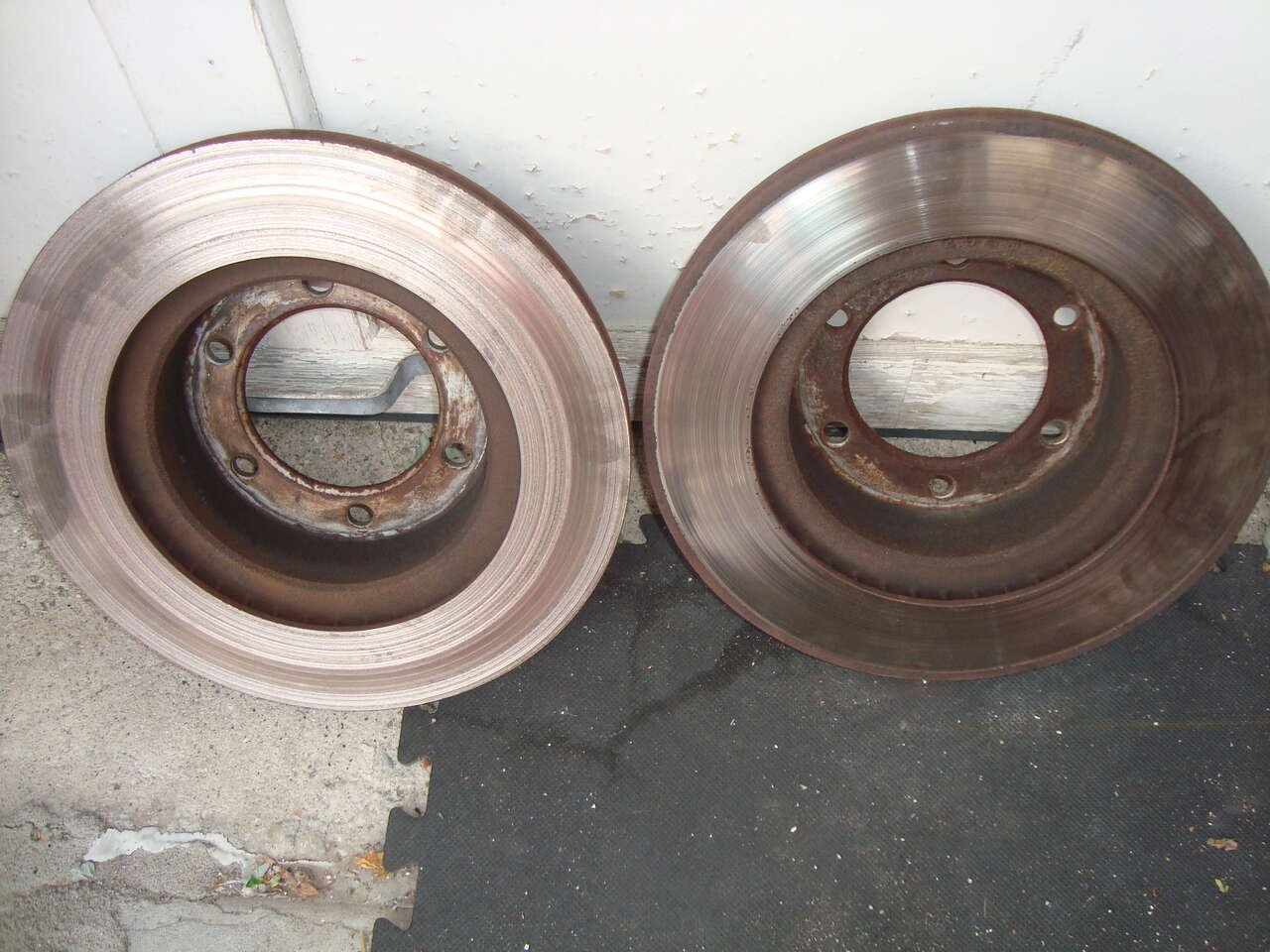 FACTORY ORIGINAL TOYOTA 4 RUNNER ROTORS OFF 2001 3RD GEN TOYOTA 4 RUNNER WITH 52,000 MILES