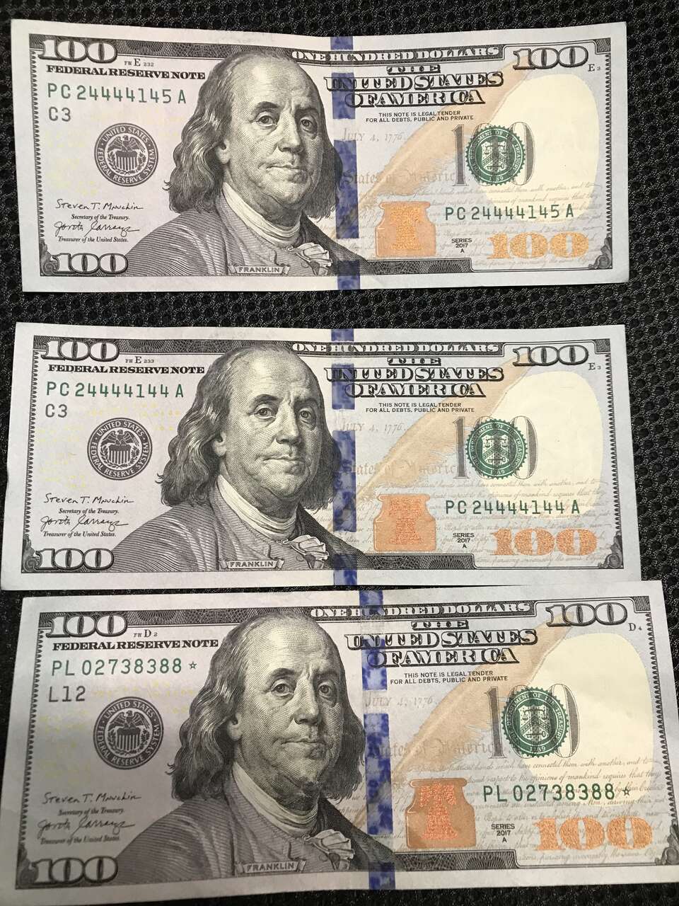 STARRED OR CONCECUTIVE HUNDRED DOLLAR BILLS 10% PREMIUM EACH