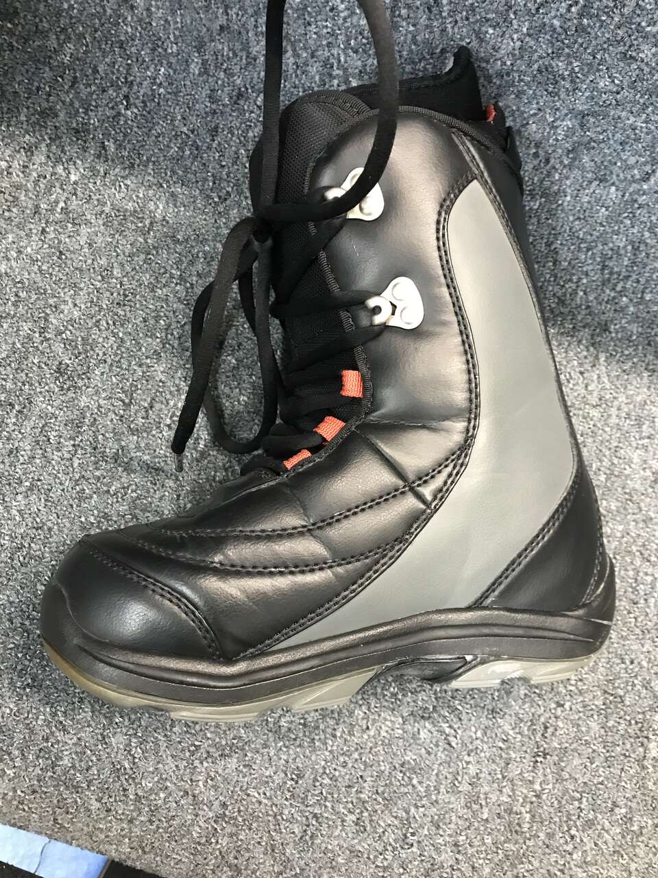 80% off Burton  Ion Grom snowboard boot size 3 or 4 only $50 or 6 gold backs