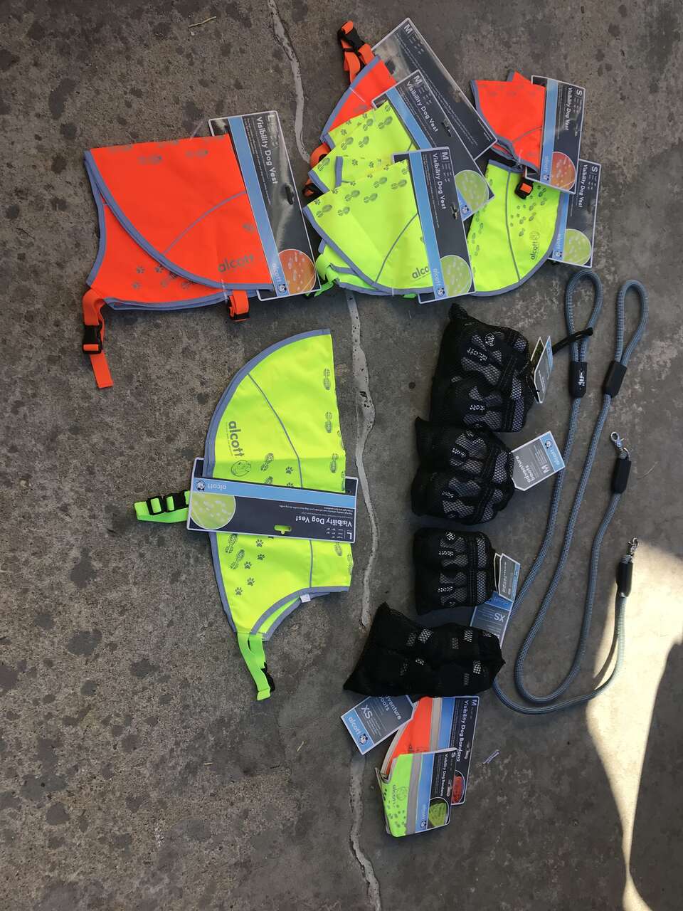 PET SUPPLIES Dog booties / Visibility vest / visibility bandanna / Dog leash