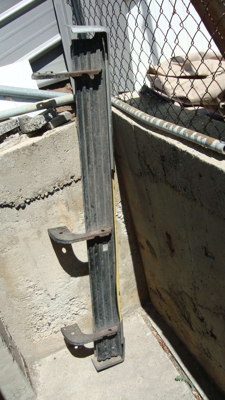 3rd gen toyota 4 runner running board single only 25.00