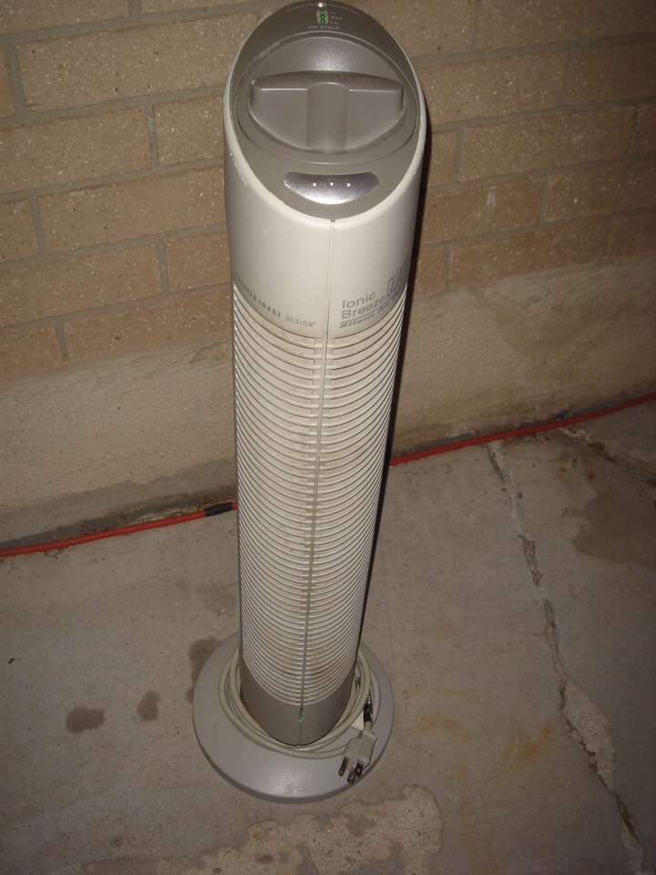 SHARPER IMAGE IONIC BREEZE AIR CLEANER