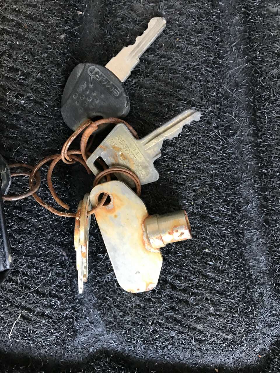 Found keys on east side of East Canyon reservoir