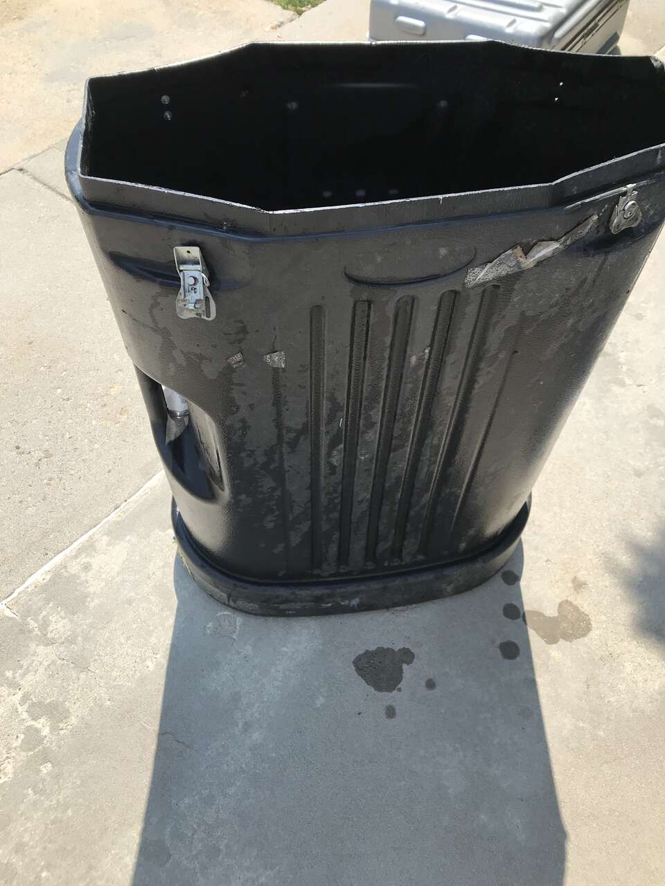 Hard sided cargo case with wheels and locking buckles gear case, like pelican case