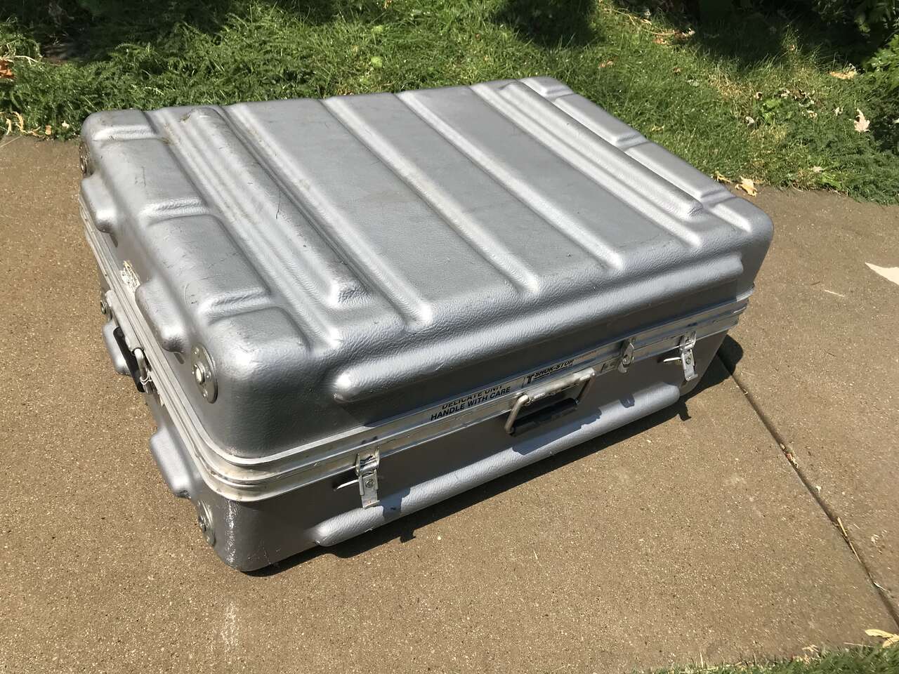 Heavy duty hard sided travel case airline quality like pelican case but better