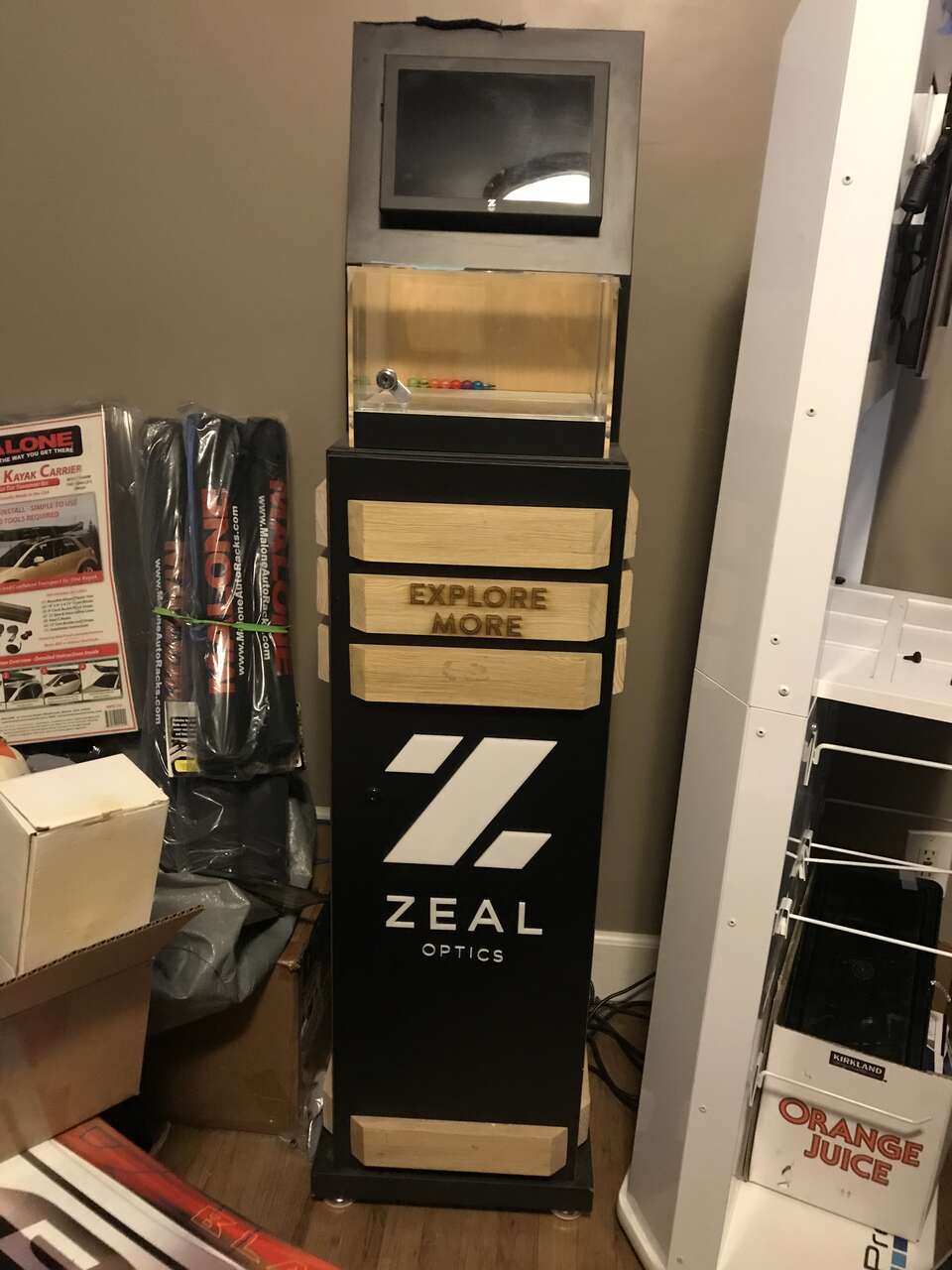 DISPLAY CASE ZEAL GOGGLES DEALER DISPLAY or gopro display WITH WORKING LG TV