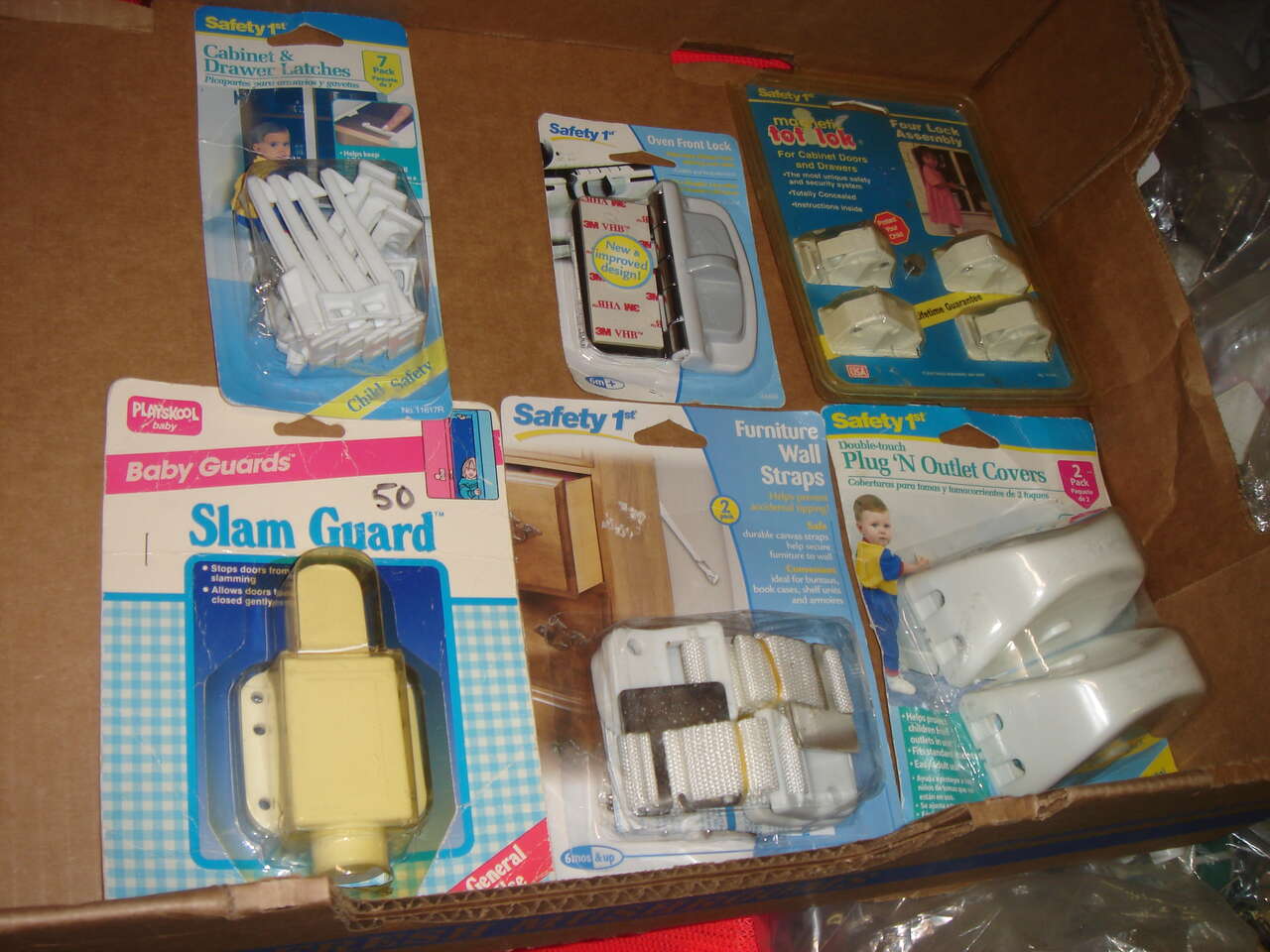 VARIOUS SAFTEY LATCHES AND PROTECTORS TO BABY PROOF YOUR HOME