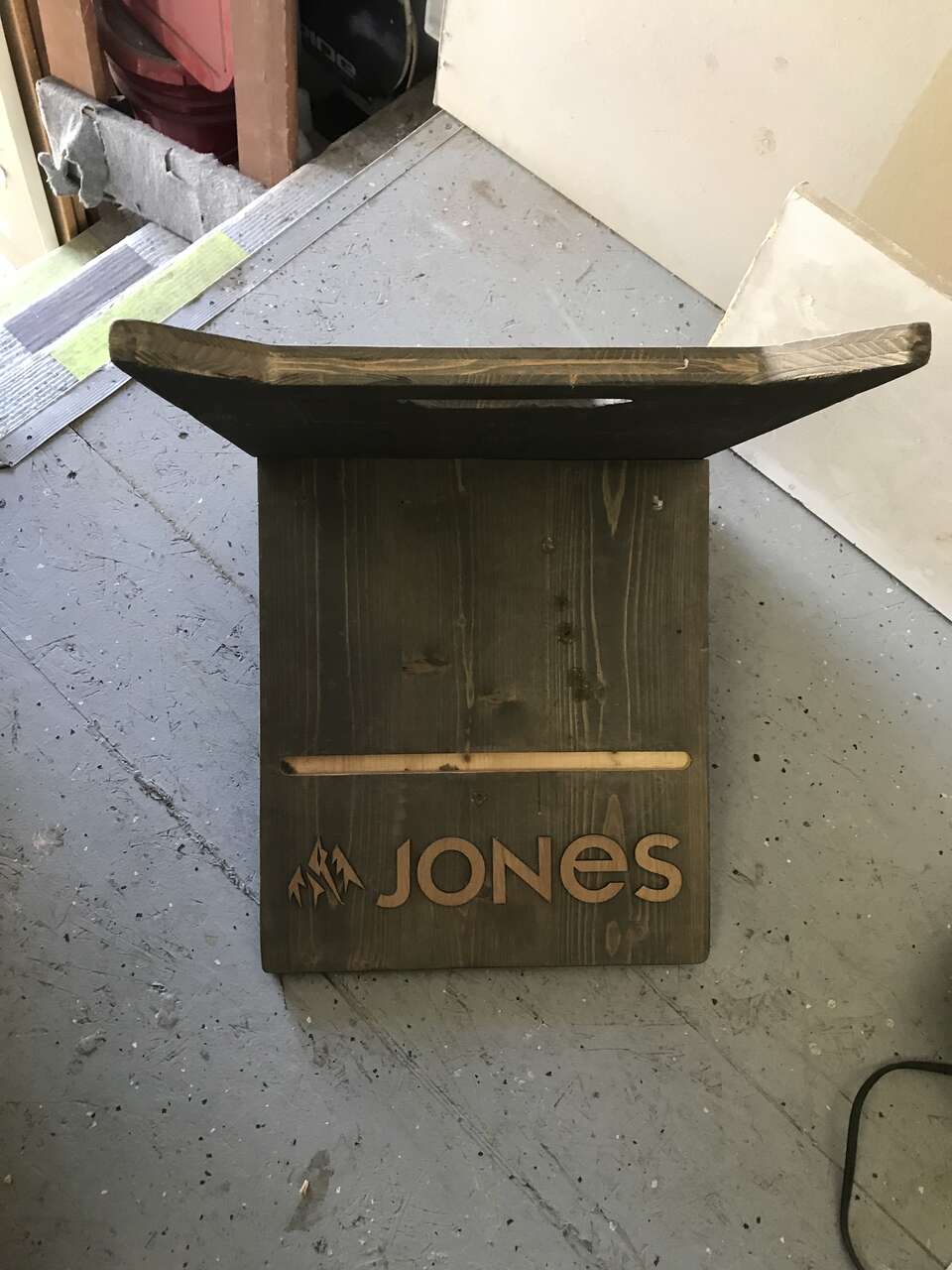 Jones snowboard rack made of real wood