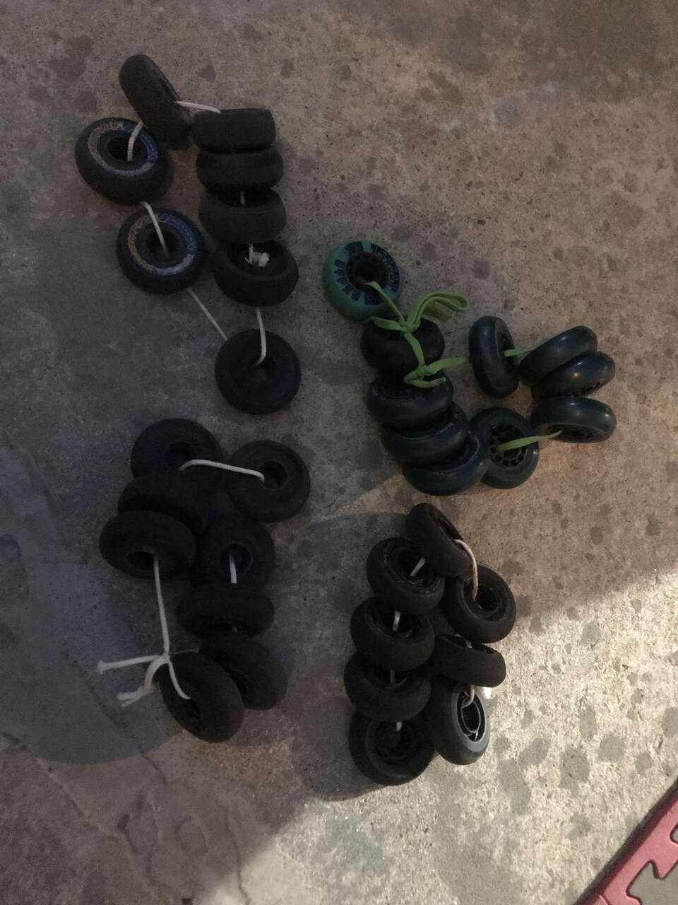 Roller hockey rollerblade wheels