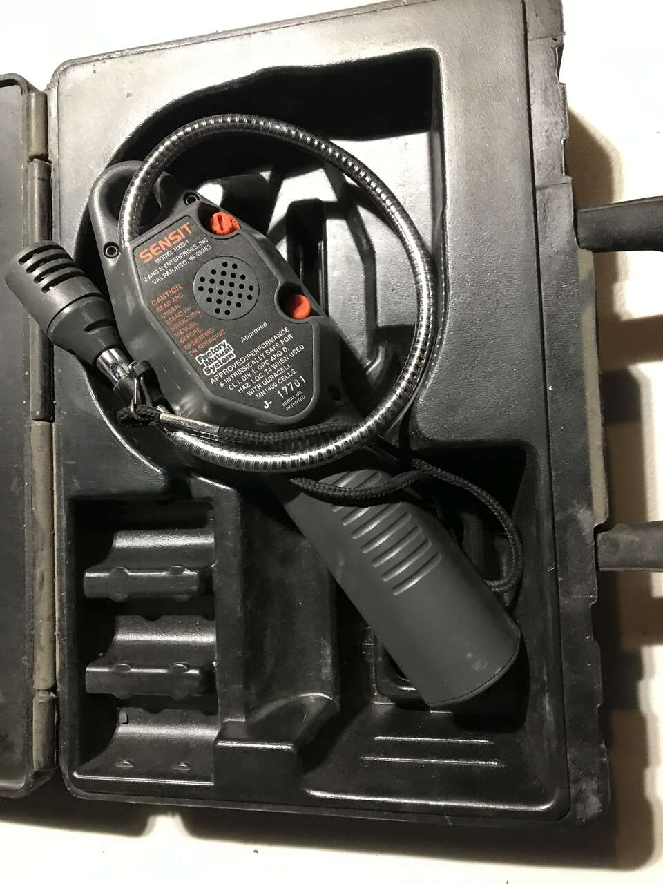 Combustible gas detector portable