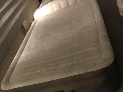 Self inflatable Sealy queen size inflatable bed WITH BUILT IN PUMP AND A HOLE