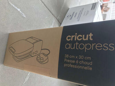 New IN BOX heat transfer T-shirt maker