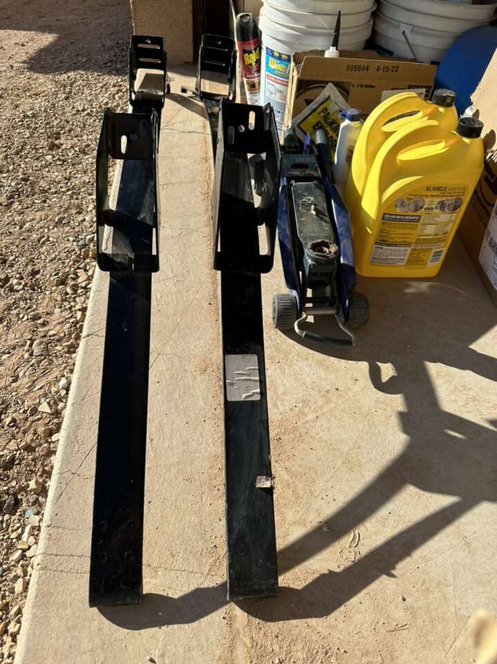 Navistar International Fuel Tank Straps And Steps