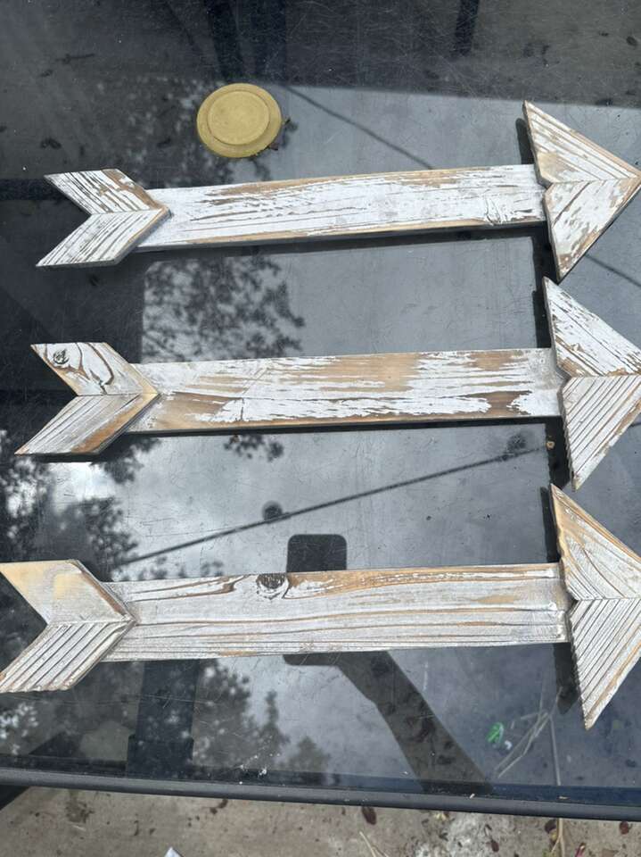 Cute Wooden Arrow Wall Decor