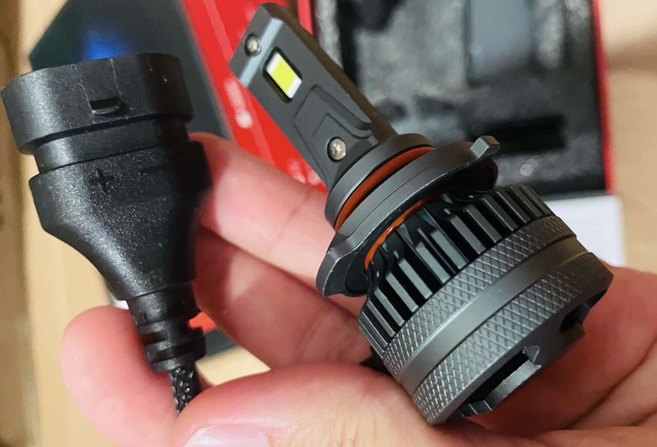 Brand new HB3/9005 Headlights Bulbs