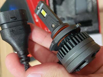 Brand new HB3/9005 Headlights Bulbs