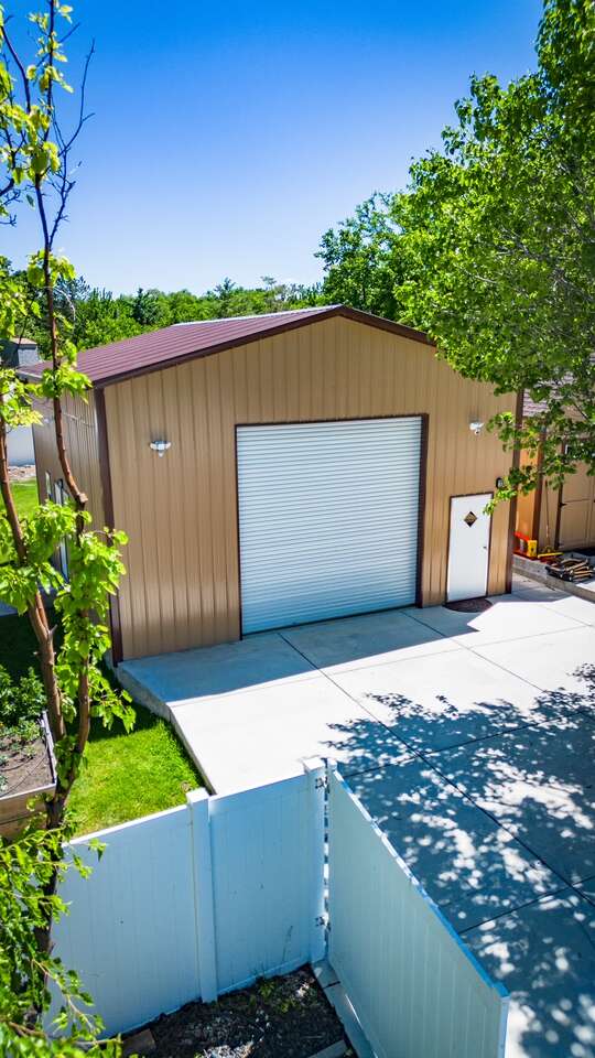 We build steel garages shops barns barndominiums trailer sheds tractor storages