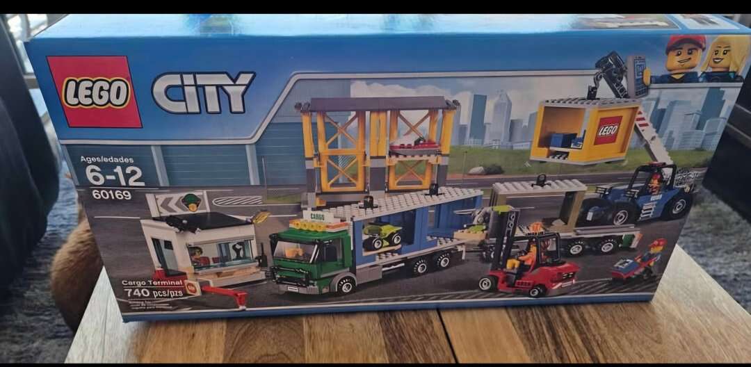 Lego Cargo Terminal (2)