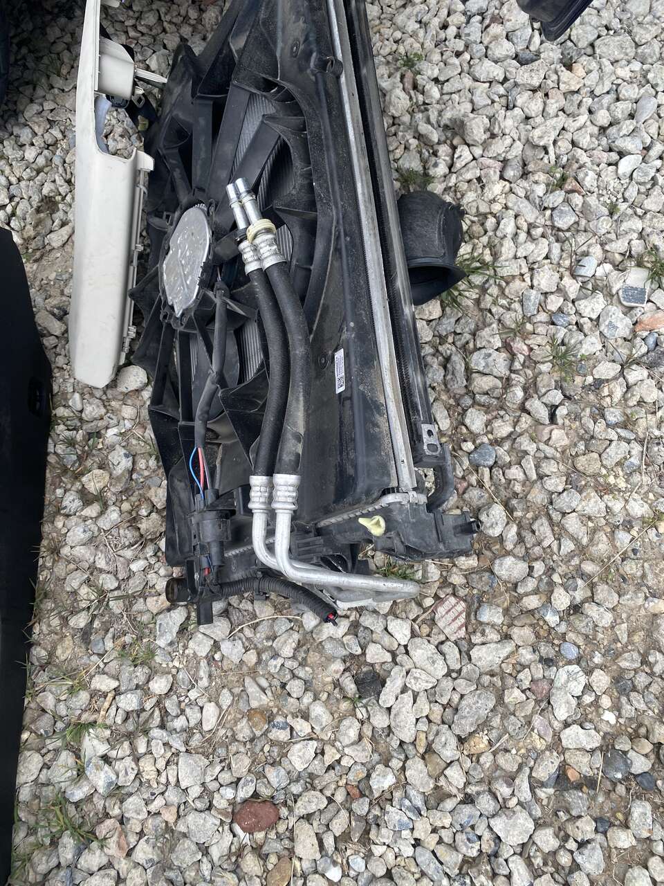 2015-2017 Chrysler 200 2.4l engine Radiator fan, radiator , AC condesor set $350