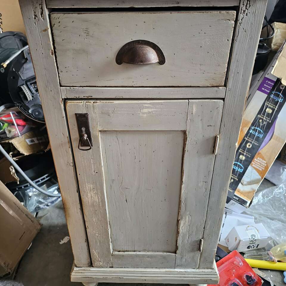 Antique looking Nightstand/side cabin… Furniture