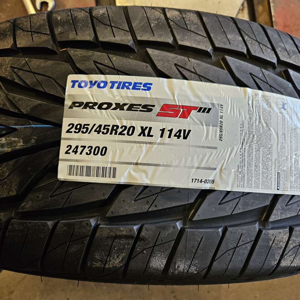 295/45r20 toyo proxesst lll