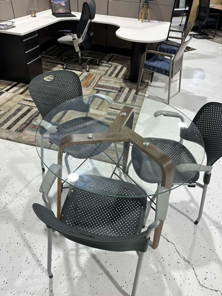 36’ Round Glass Table