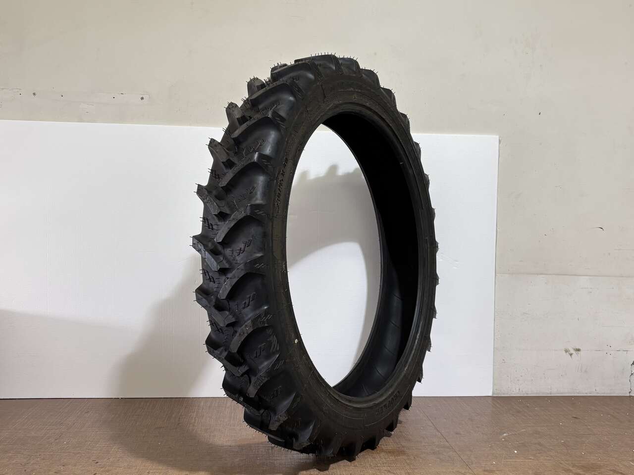 230/95R40 Kleber Cropker Narrow Tractor Ag Tire 132/135D