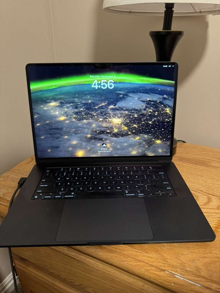 Macbook Air M2 15inch 1tb SSD 16GB RAM