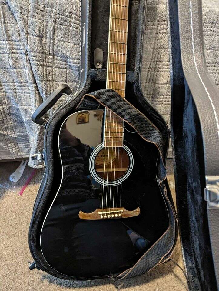 Fender Guitar + Case & Acce… Musical Instruments