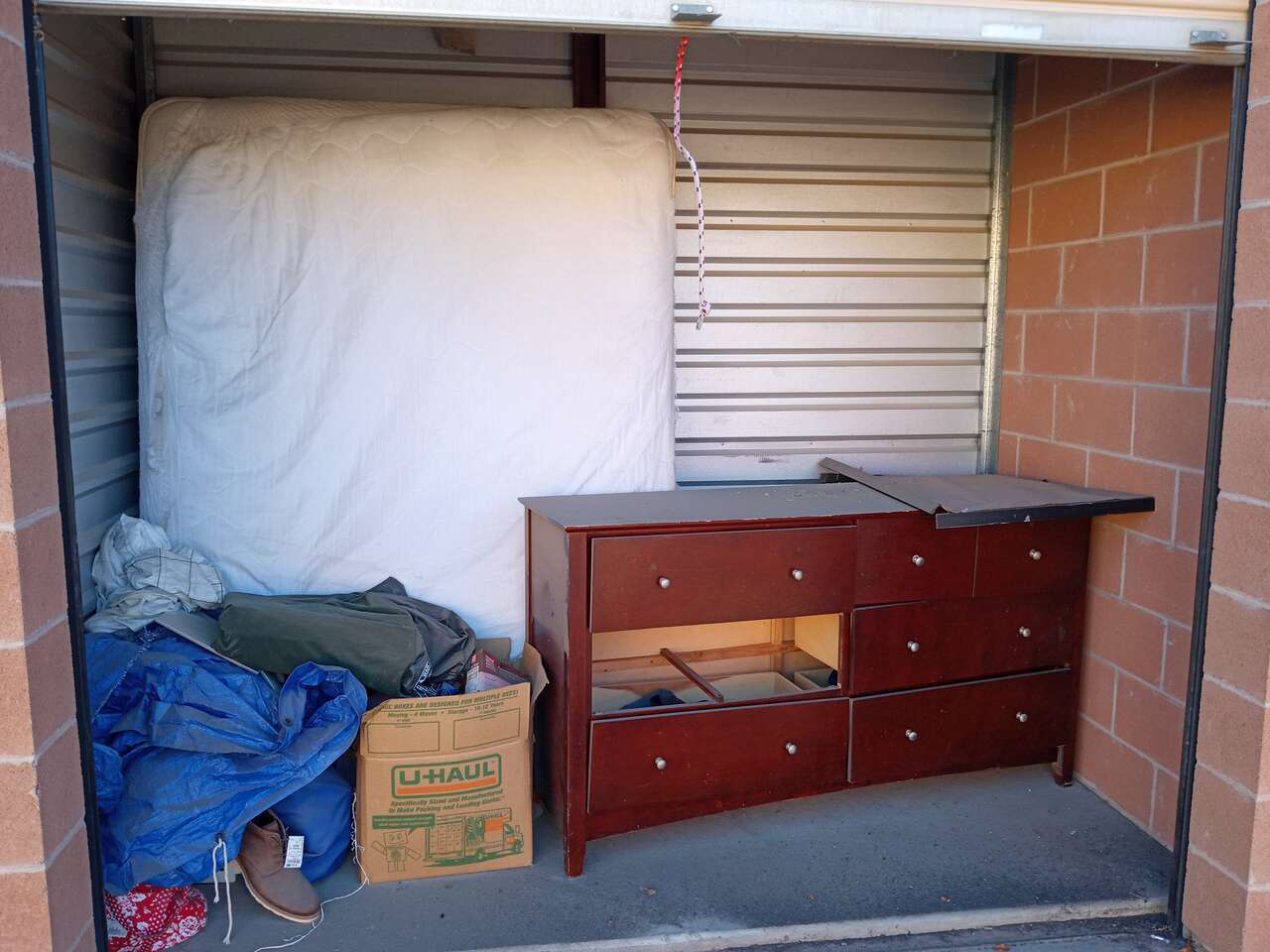 FREE STORAGE UNIT CONTENTS FREE