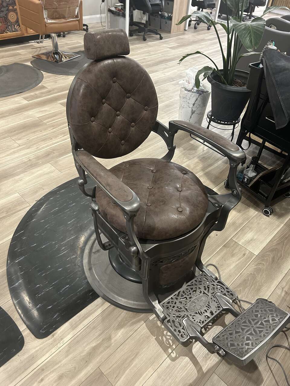 Vintage Pub Style Barber Chair Furniture