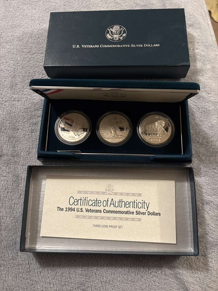 1994 U.S. Vererans Commemorative Silver Dollars