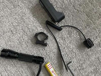 FOR TRADE Flashlight For Gu-n