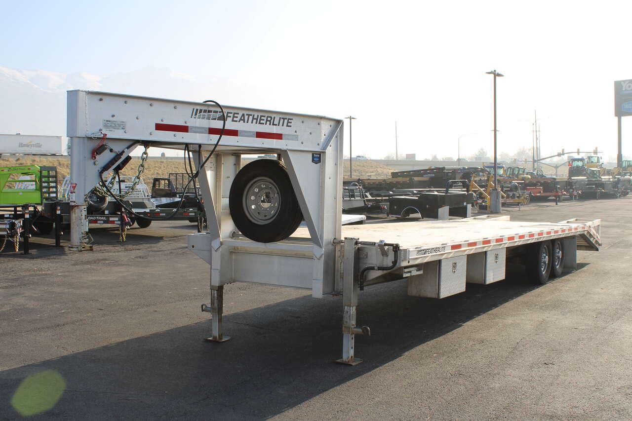 30' Gooseneck Trailer