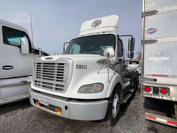 2011 FREIGHTLINER BUSINESS CLASS M2 112 For Sale or Parts