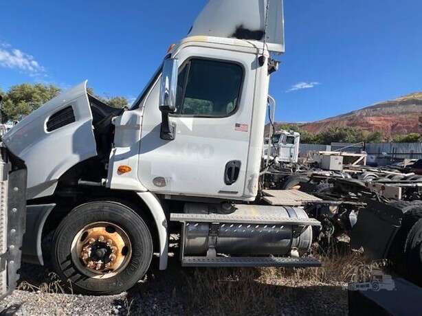 2010 FREIGHTLINER CASCADIA 113