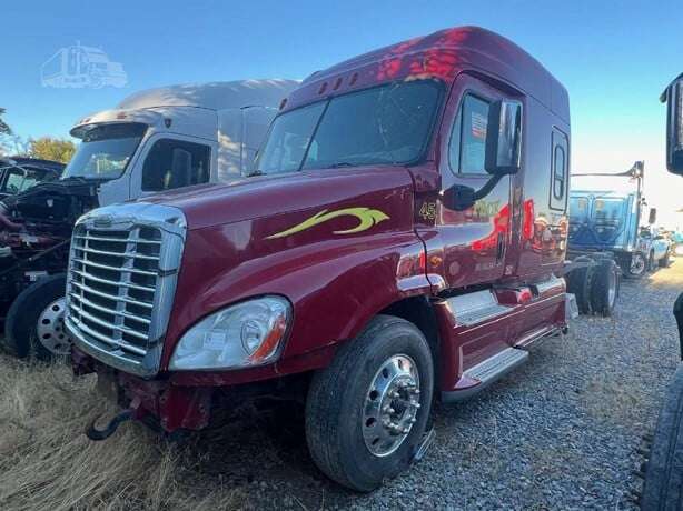 2015 FREIGHTLINER CASCADIA 125